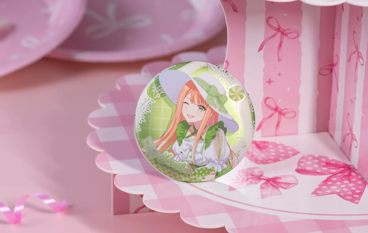Sumika Shiun design: winking in a white wide-brimmed hat with a green bow