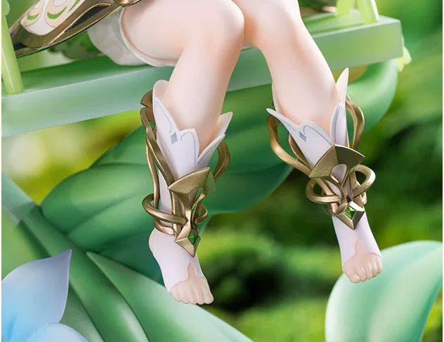 Close-up of the gold ornaments on Nahida's feet