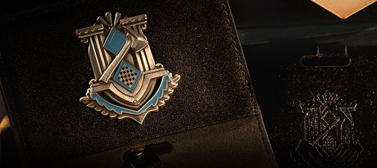 Close-up of the silver and blue metal crest inside the card holder