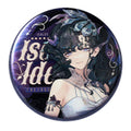 Round Isolde can badge: Isolde in a white gown and silver headpiece, with decorative name lettering on deep purple