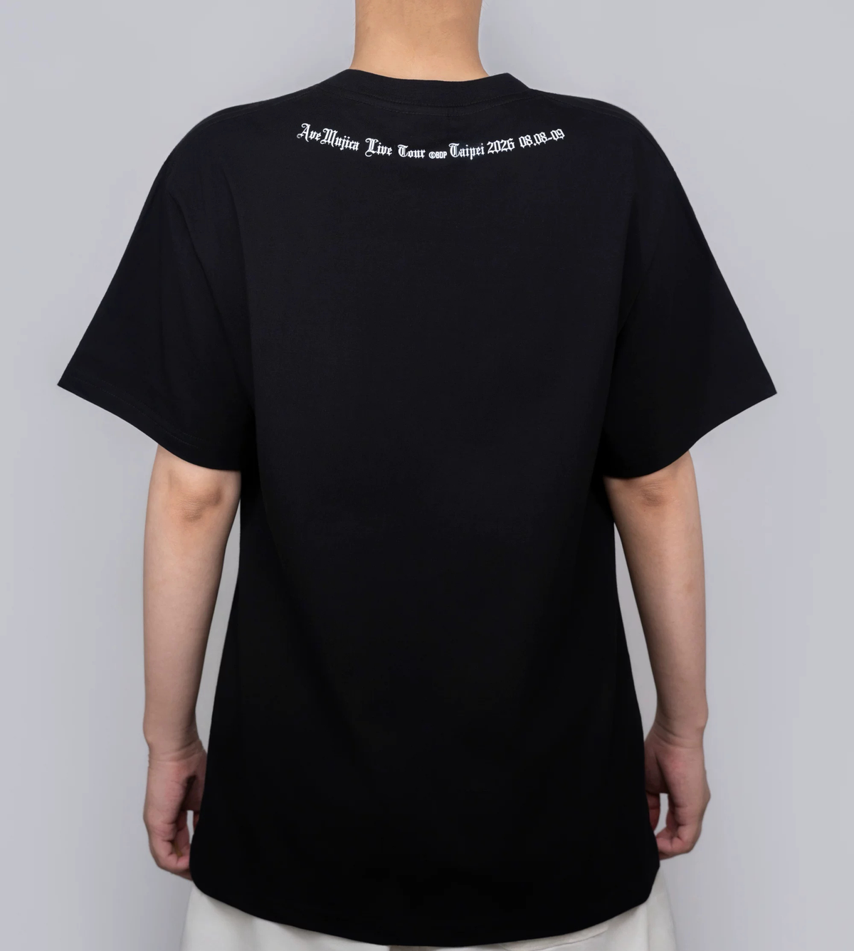 Back view with a small print below the collar