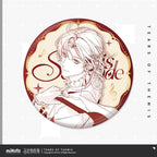 未定事件簿 · Stellis Serenade · ツートーン線画缶バッジ · 森月黎 — えんじ色に金色の肖像線画
