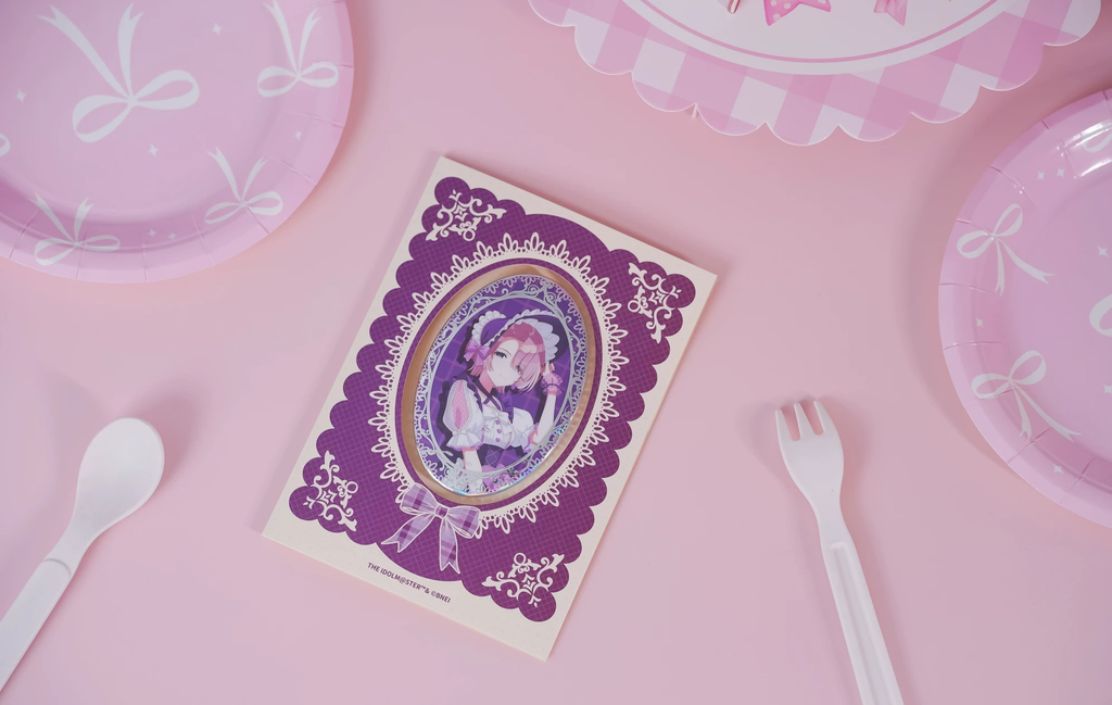Mao Arimura badge in its purple lace-patterned backing card on a pink table with tableware (props not included)
