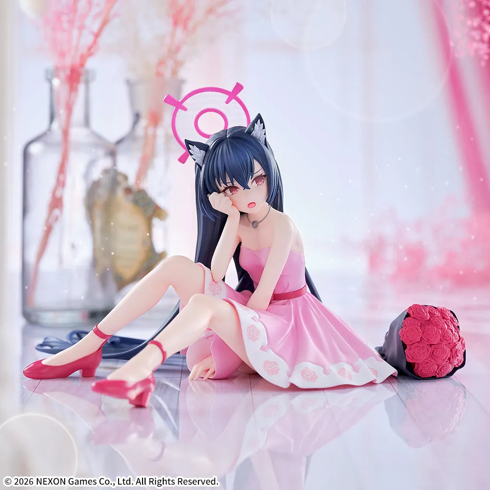 Front view of Serika resting her cheek on her hand, with her pink halo