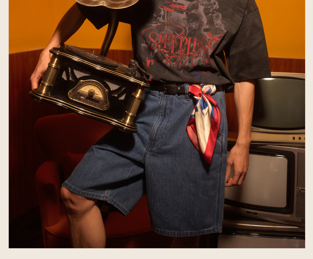 Reverse: 1999: Regulus & Apple Vintage Print T-shirt - GEEKCOOK Collab